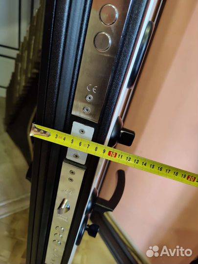 Дверь входная металлическая с зеркалом