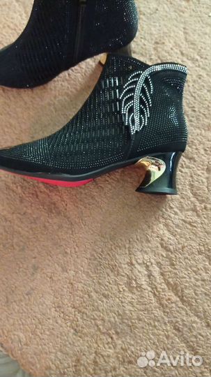 Продам босоножки