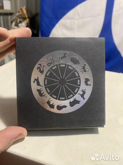 Монета серебро Елизавета II в маске ковид