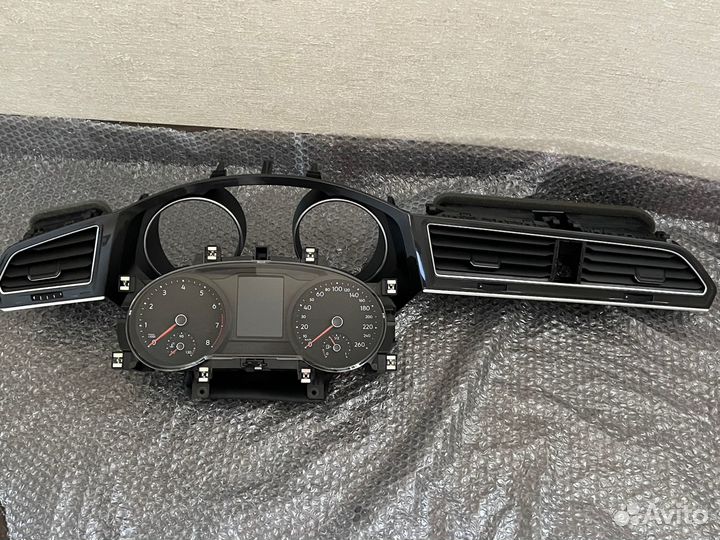 Панель приборная с рамкой Volkswagen Tiguan AD1