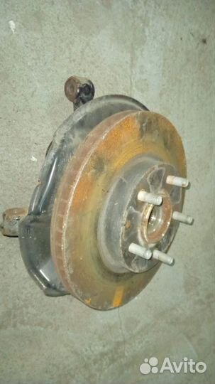 Кулак в сборе передний правый Mazda 3 BM