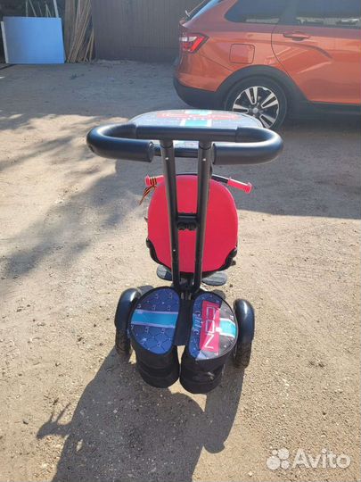 Детский велосипед с ручкой