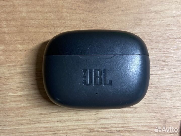 Кейс от нашуников jbl wawe200 tws