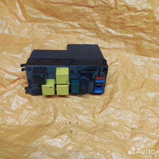 Mercedes w210 блок предохранителей передний