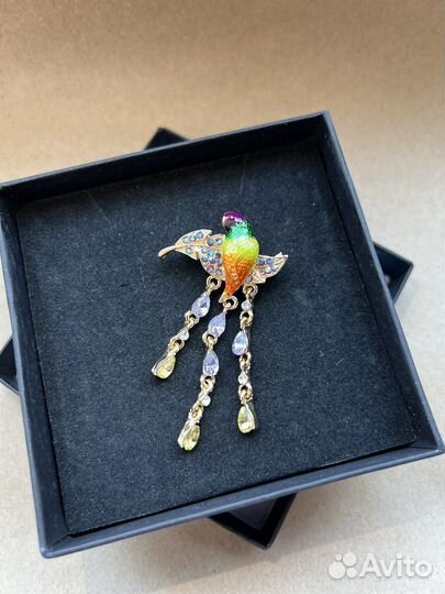 Брошь женская Попугай