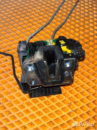 Замок двери задней левой Hyundai Solaris Kia Rio