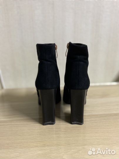 Ботинки демисезонные на каблуке