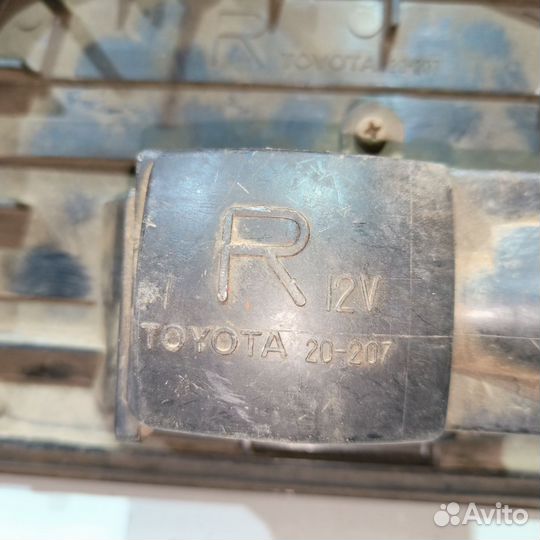 Фонарь правый внутренний Toyota Corona 170