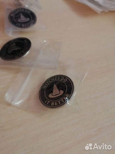 Значки металлические на одежду/сумку/рюкзак