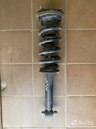 Стойка амортизатора передняя Mitsubishi Pajero IV