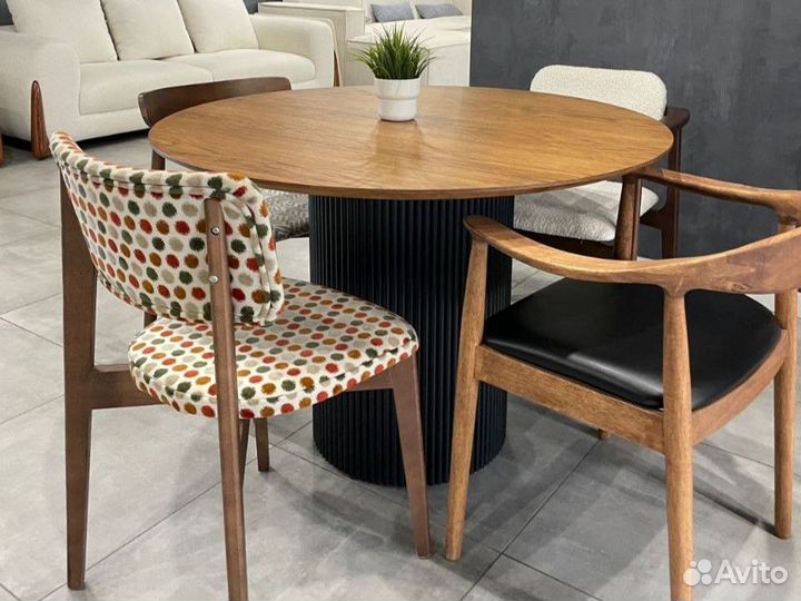 Стол обеденный из массива дерева