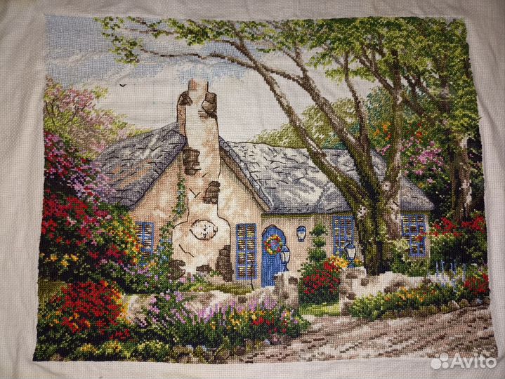 Вышитая крестиком картина Дом