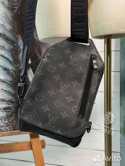 Нагрудная сумка-слинг Louis Vuitton Saumur