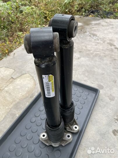 Продам задние стойки амортизатора для Mercedes GLE