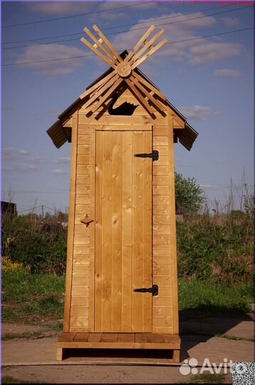 Уличный туалет деревянный