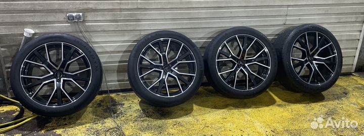 Оригинальные колёса Audi Q8/SQ8 R22