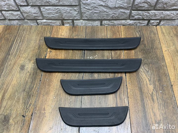 Kia Ceed Накладка порога передняя и задняя LH RH