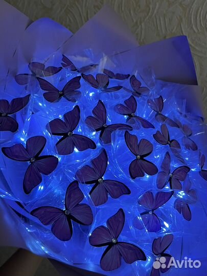 Светящийся букет из бабочек