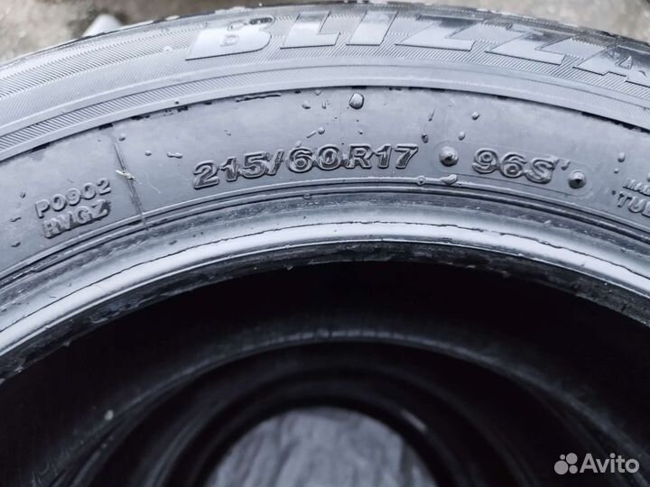 Bridgestone Blizzak Revo GZ 215/60 R17