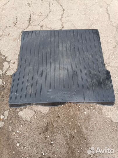 Коврик багажника на Рено Логан