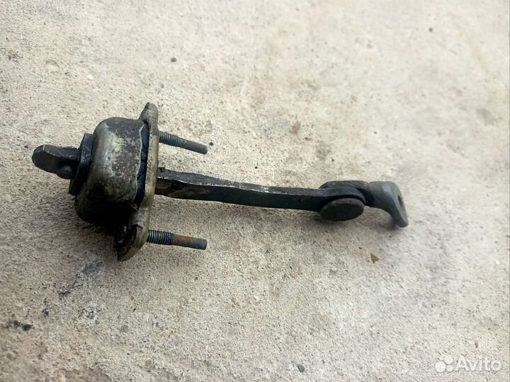 Ограничитель двери задний правый Ford Fiesta