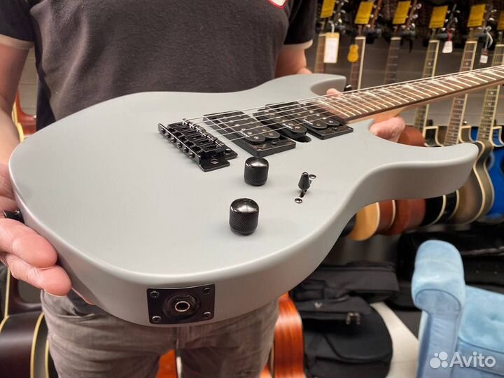 Электрогитара форма ibanez