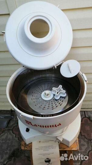 Соковыжималка Дачница