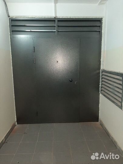 Тамбурная дверь