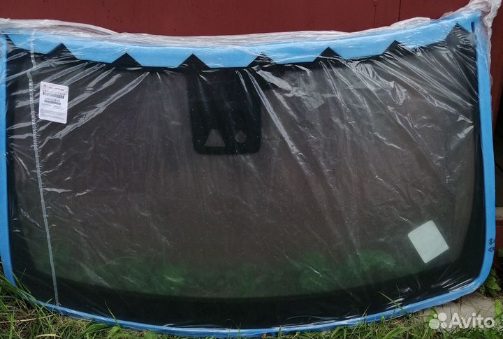 Лобовое стекло Jeep grand cherokee 68292244ав