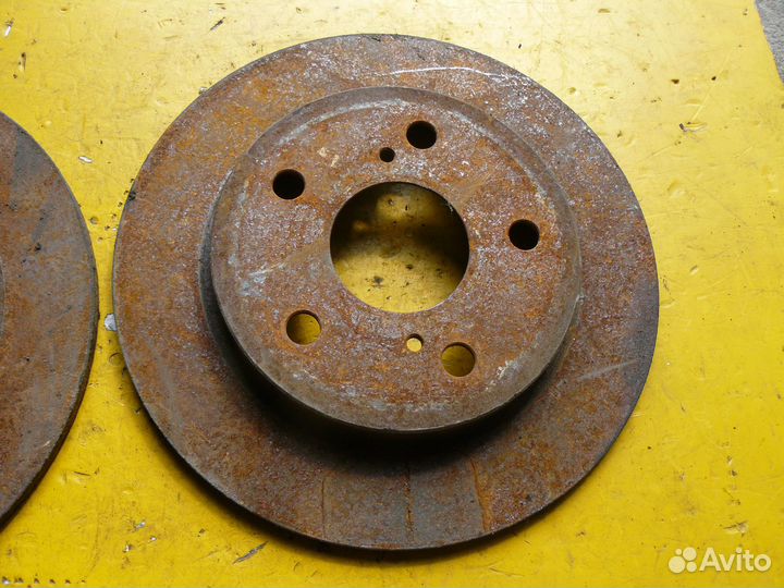 Задние тормозные диски Toyota Auris E15