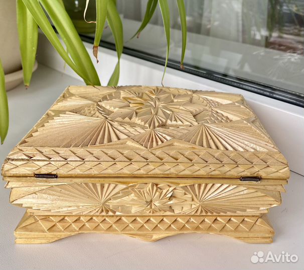 Шкатулка деревянная, резная Ручная работа