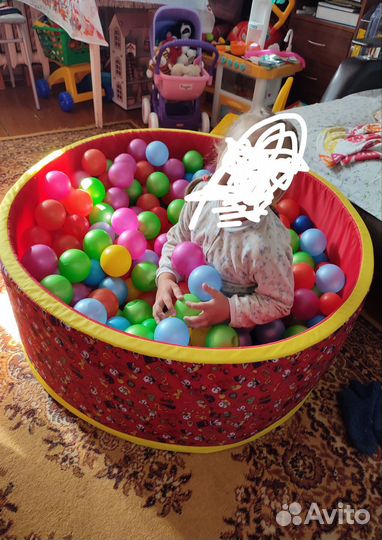 Сухой бассейн с шариками