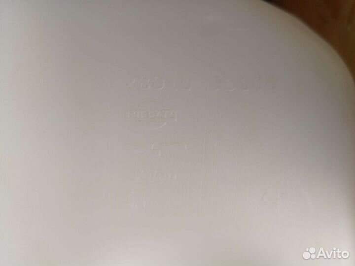 Бачок омывателя Nissan j10