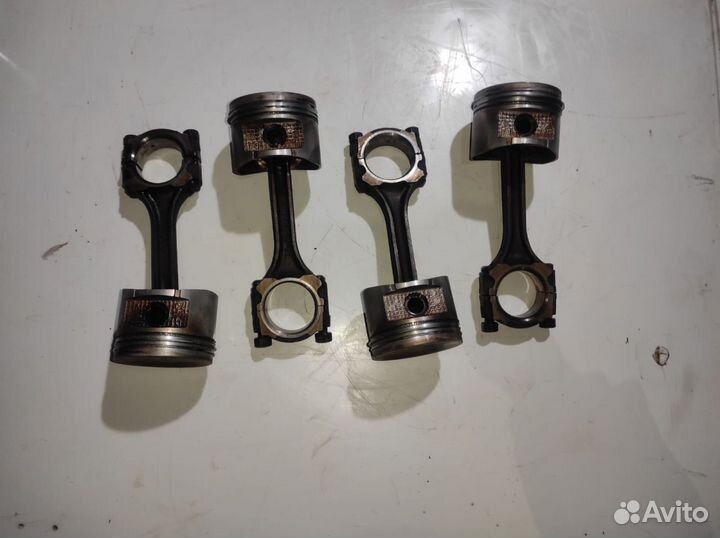 Поршень с шатуном Nissan Sunny GA14