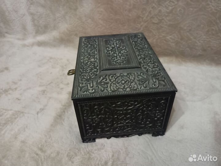 Сундучрк шкатулка ларец с ключом