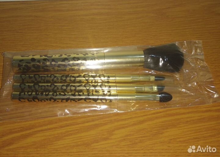 Набор кисточек для макияжа в футляре