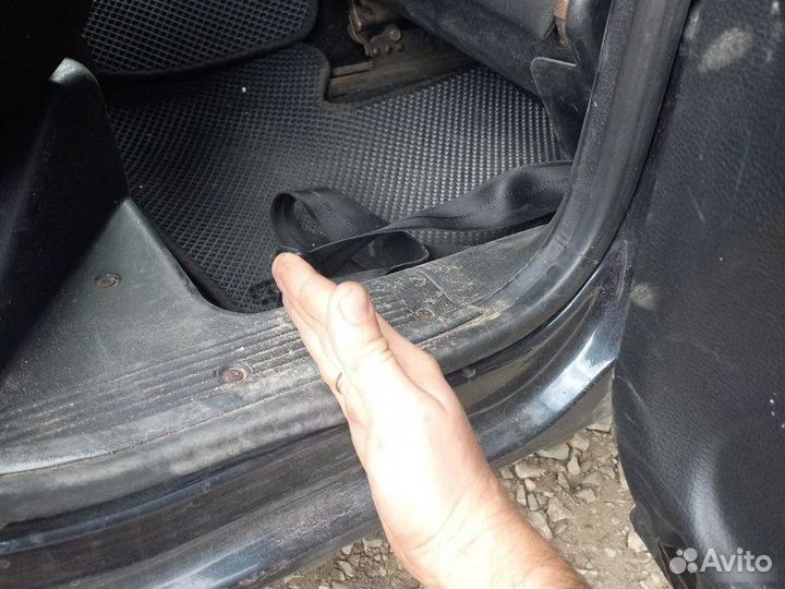 Центральная стойка кузова правая Chevrolet Niva