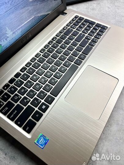 Красавчик «Asus« золотой (2 ядра/SSD)