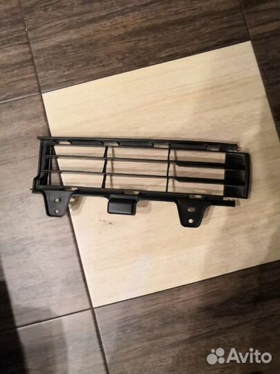 Решётка бампера правая