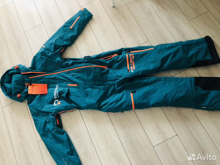 Горнолыжный комбинезон