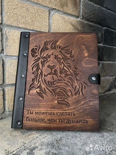 Ежедневник из дерева и кожи