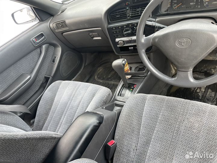 Toyota Camry 1.8 AT, 1993, 200 000 км