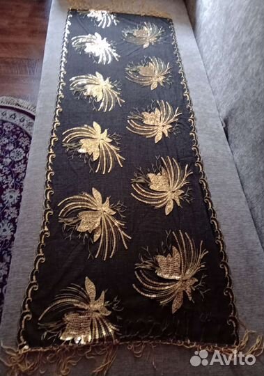 Шарф с золотом и пайетками