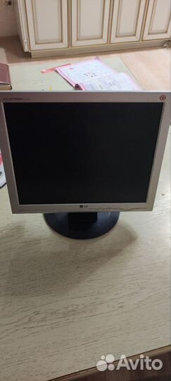 Монитор LG flatron l1717s