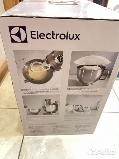 Electrolux орбитальный миксер EKM5570 новый