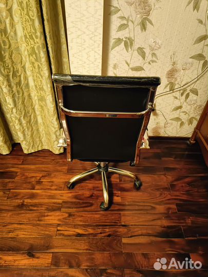 Офисное кресло