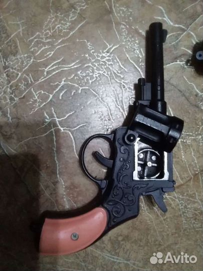 Игрушка времен СССР пистолет револьвер