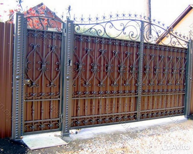 Кованные ворота с забором