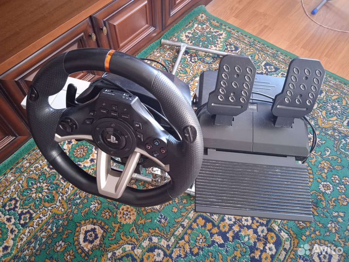 Игровой руль Hori RWA с подставкой