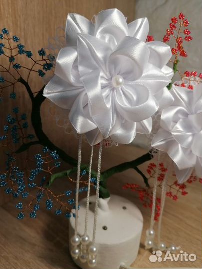 Белые банты